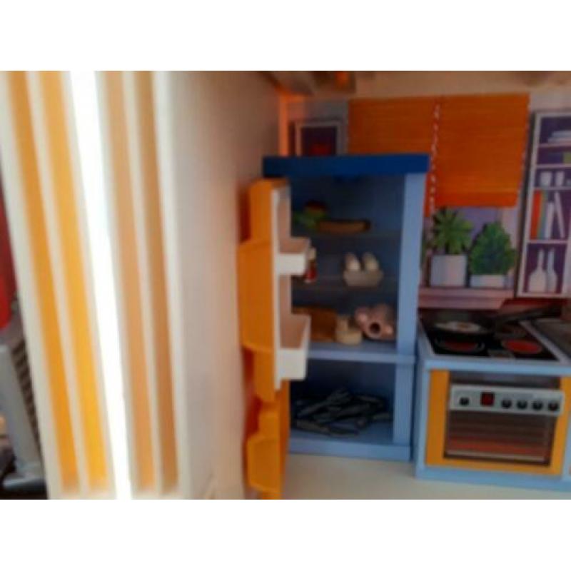 Playmobil woonhuis met inrichting en poppetjes