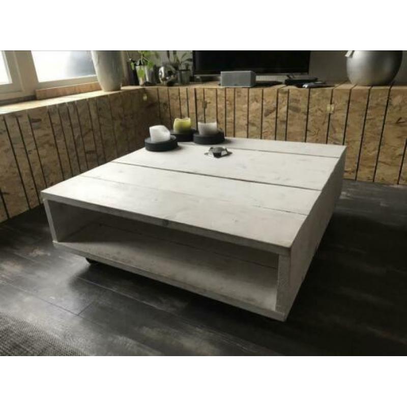 Steigerhout salontafel wit 100x100cm op wielen met rem