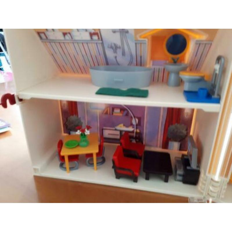 Playmobil woonhuis met inrichting en poppetjes