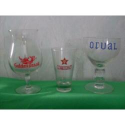 Diverse bier en frisdrankglazen en pullen