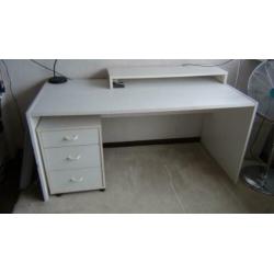 Bureau wit met ladeblok en bureaustoel