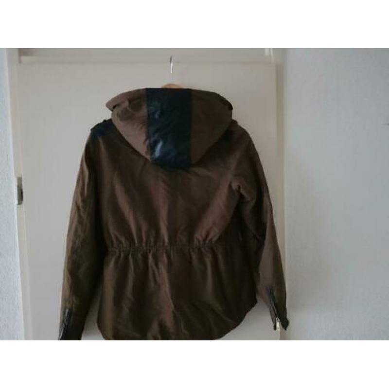 Zara jas - s