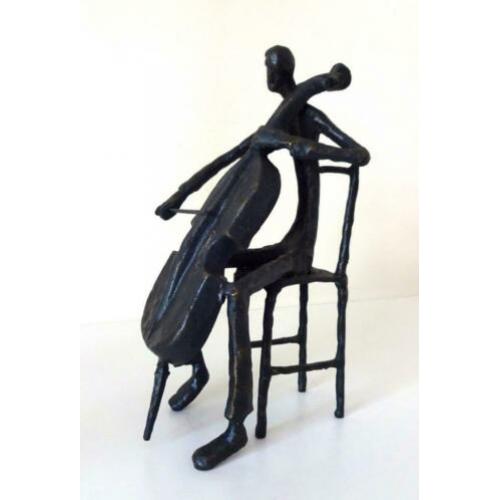 Bronzen beeld van zittende figuur die cello speelt 7010-b