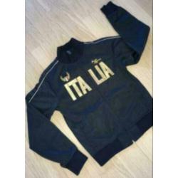 Stoere bordeaux rode trui met wijde col , maat 134 140