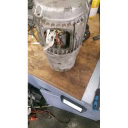 Gezocht motor voor 2 koloms hefbrug Zippo 1311 rond 1980
