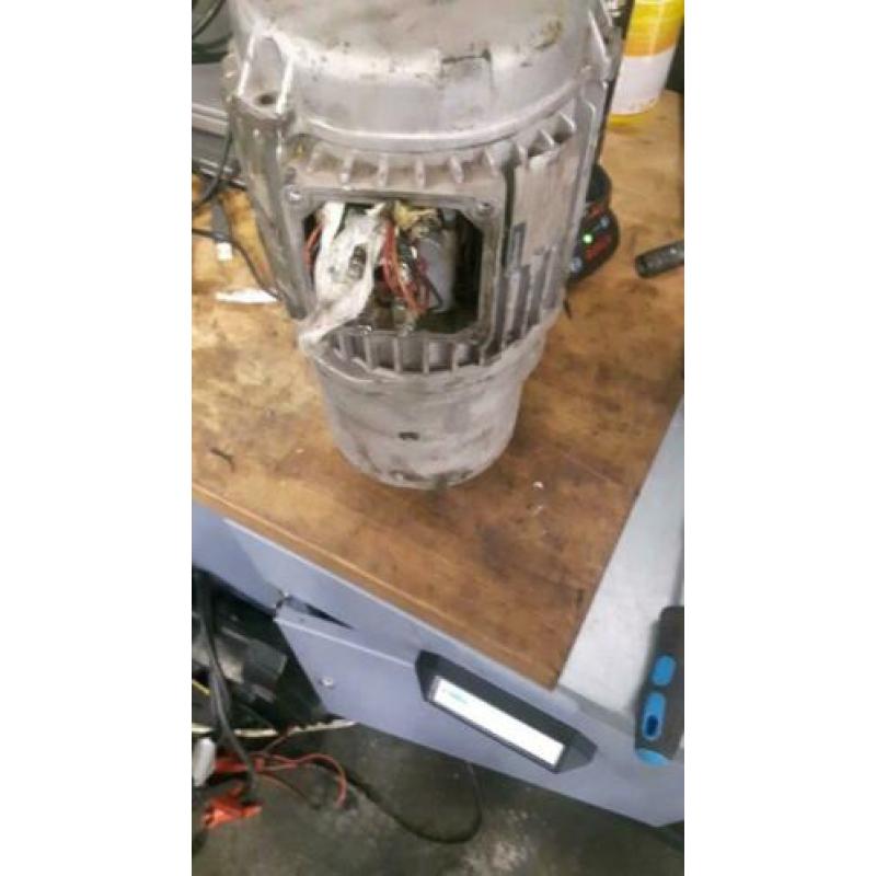 Gezocht motor voor 2 koloms hefbrug Zippo 1311 rond 1980