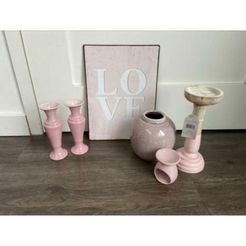 Zacht roze woon accessoires!