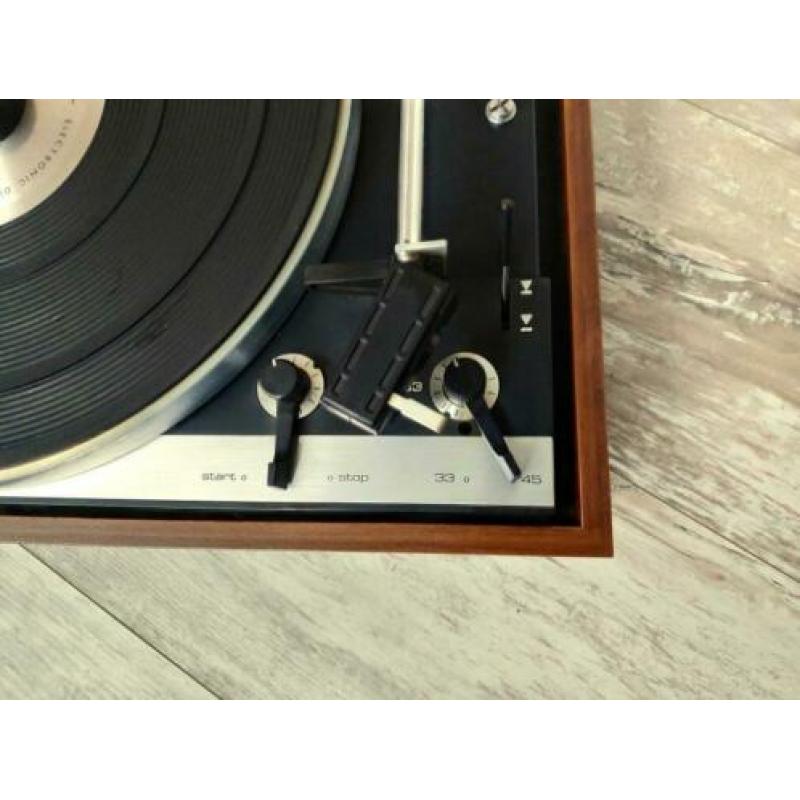 Dual CS 701 direct drive platenspeler met Shure V15III elem.