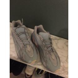 Yeezy boost 700 V2