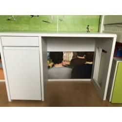Mooi wit bureau met kastje en la