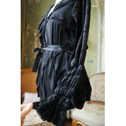 Zwart apart vest Nieuw! met fluwelen mouwen beetje Gothic