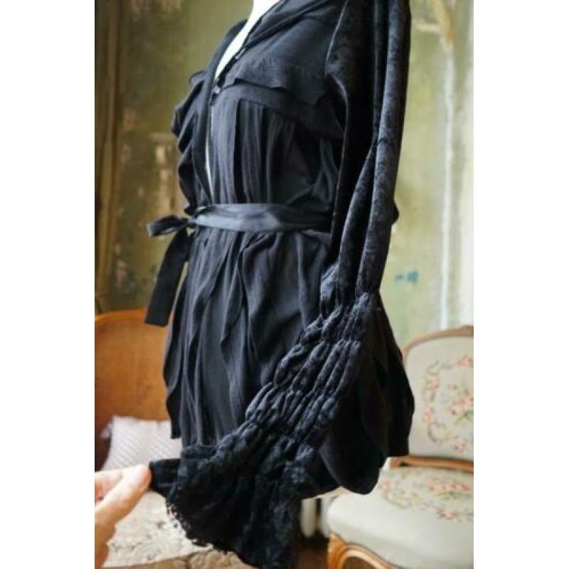 Zwart apart vest Nieuw! met fluwelen mouwen beetje Gothic