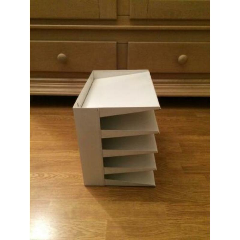 Metalen brievenrek