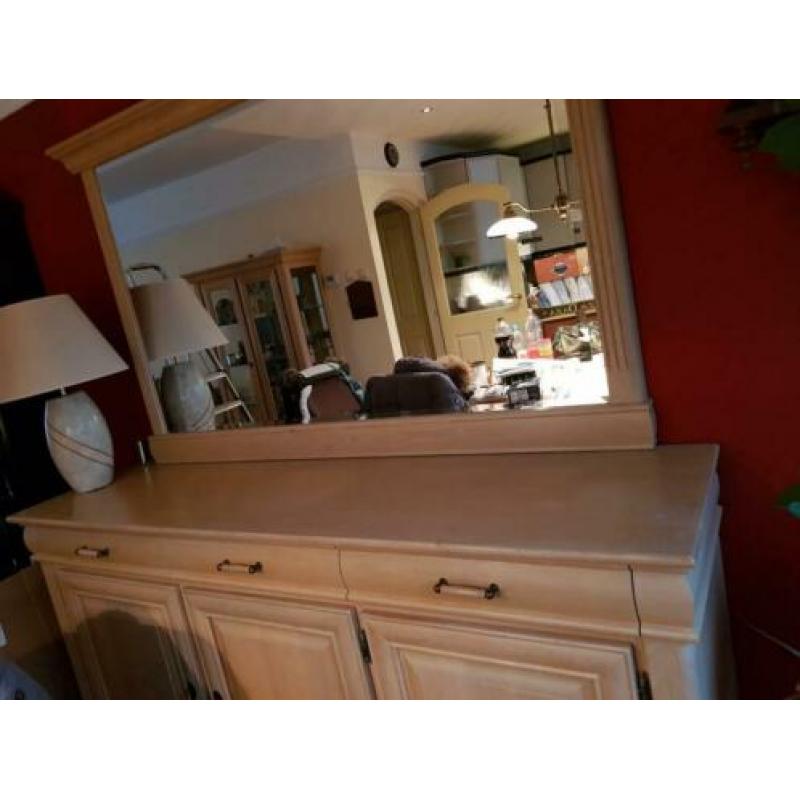 Dressoir met spiegel en bijpassende meubels