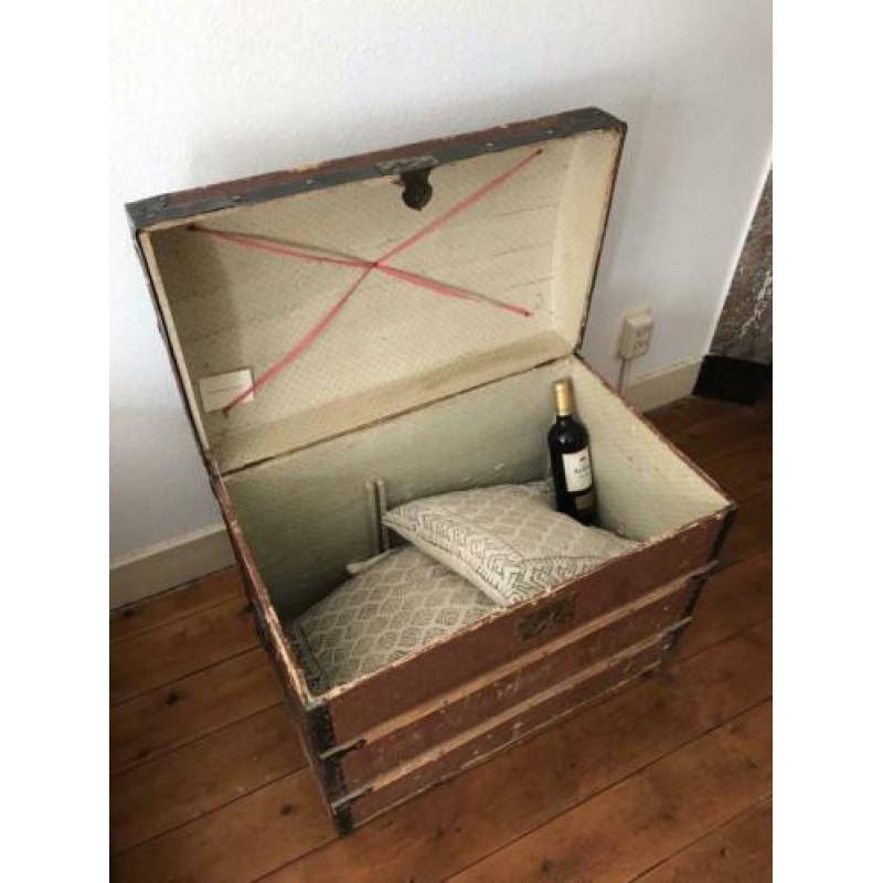 Antieke houten kist