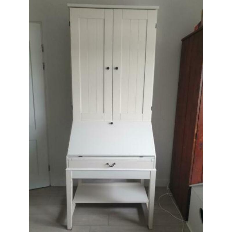 Wit bureau / computerkast