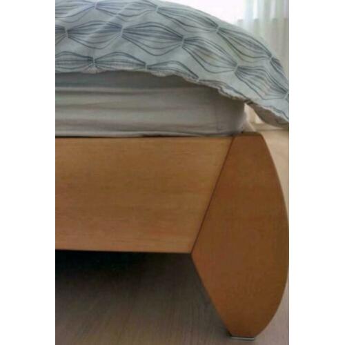 Bed en garderobekast van Hulsta