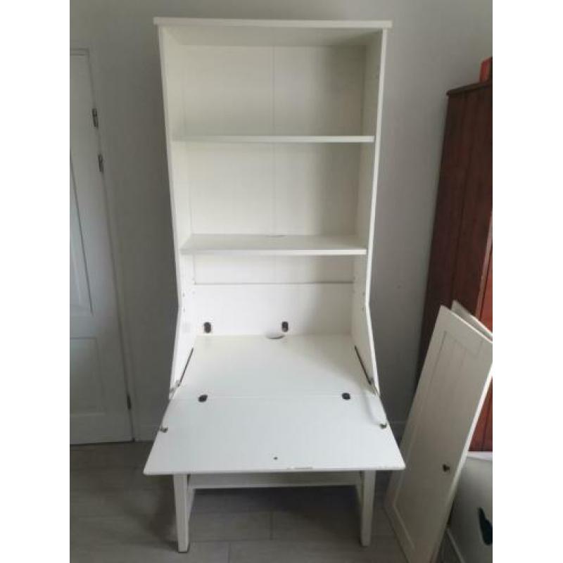 Wit bureau / computerkast