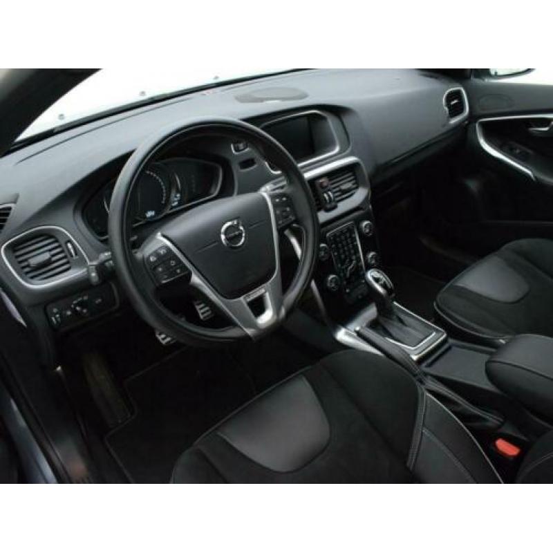 Volvo V40 T3 Polar+ Sport Automaat Standkachel