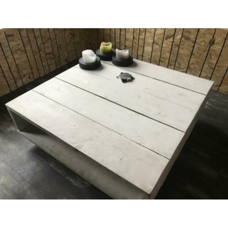Steigerhout salontafel wit 100x100cm op wielen met rem