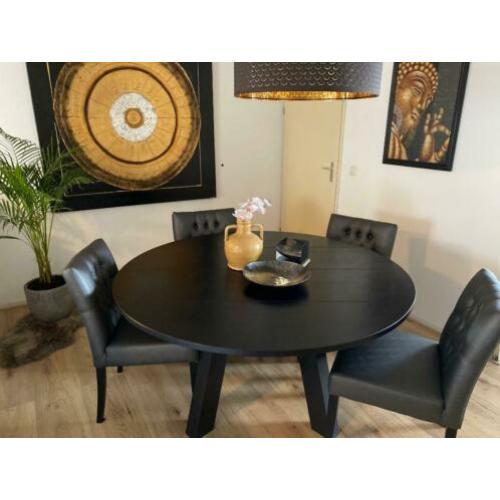 Zwarte ronde eettafel