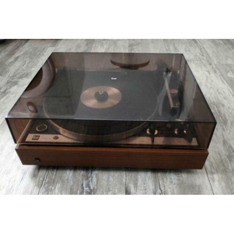 Dual CS 701 direct drive platenspeler met Shure V15III elem.