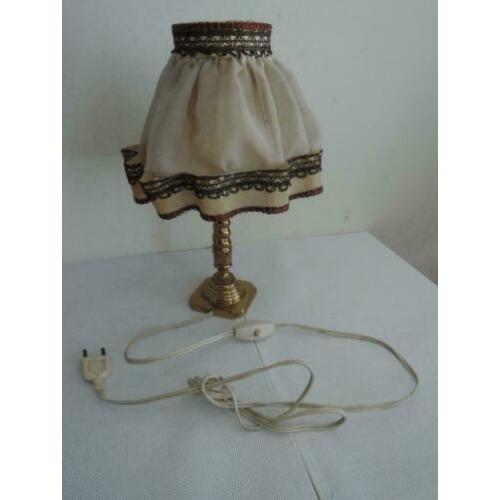 Vintage koperen tafellampje met stoffen kap