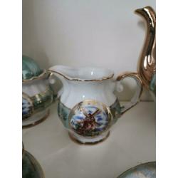 Mocca servies porselein Versailles molen groen parelmoer
