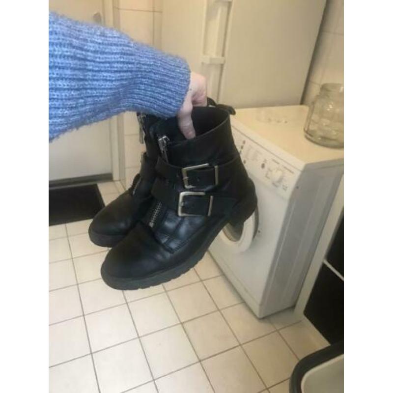 Laarsjes met gespen