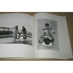 The people at Kamalapur raiway station; Chandan; 1994