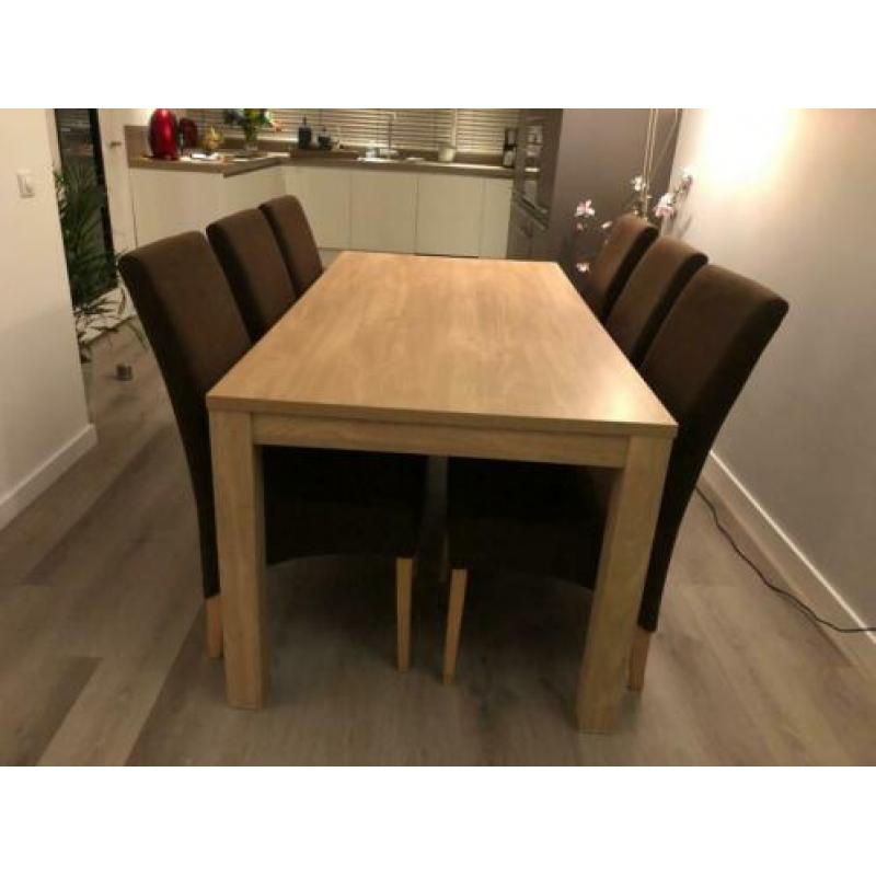 Eettafel met 6 stoelen