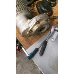 Gezocht motor voor 2 koloms hefbrug Zippo 1311 rond 1980