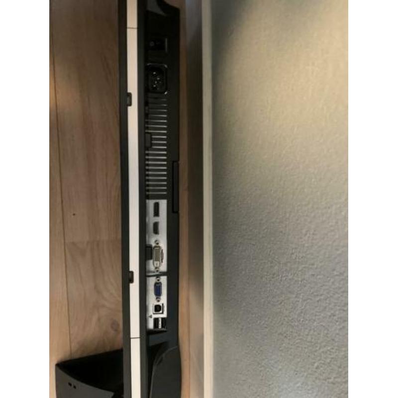 HP ZR2240w HD widescreen