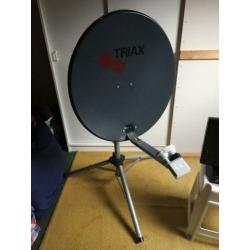 Satellietontvanger, schotelantenne en LCD TV