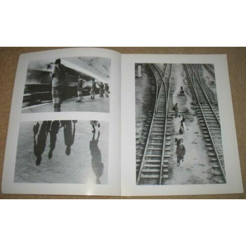The people at Kamalapur raiway station; Chandan; 1994