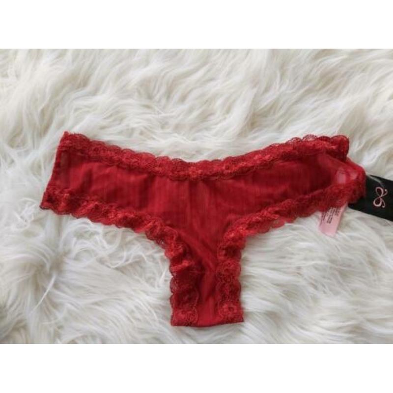 Rode sexy kanten slip van Hunkemoller maat XS
