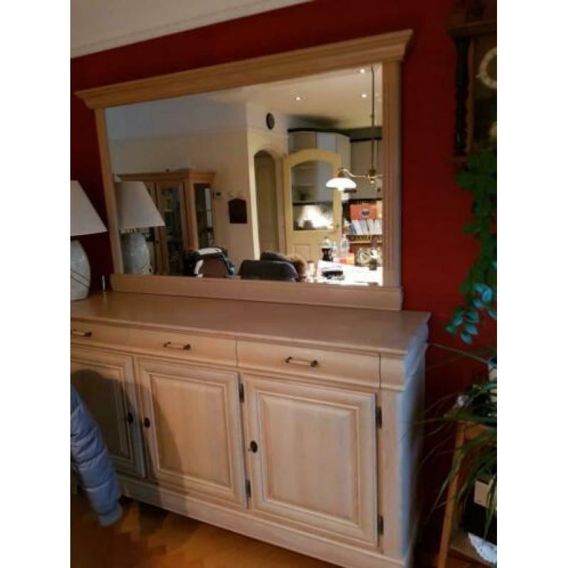 Dressoir met spiegel en bijpassende meubels