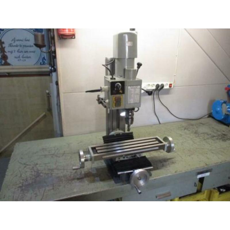 Freesbank - Freesmachine - Frees / boor combinatie