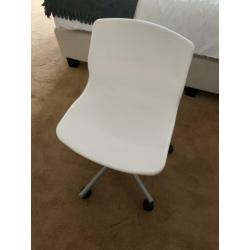 2x Snille bureau stoelen wit