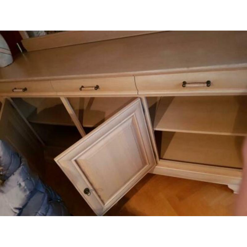Dressoir met spiegel en bijpassende meubels