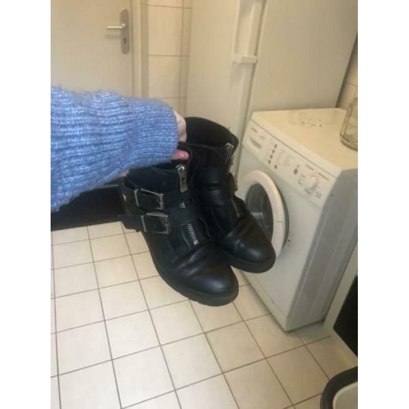 Laarsjes met gespen