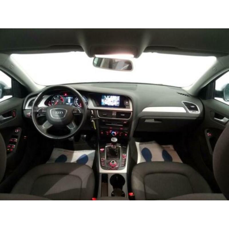 Audi A4 Sedan 2.0 TDIE 136pk PRO LINE BUSINESS , Navi, ECC,