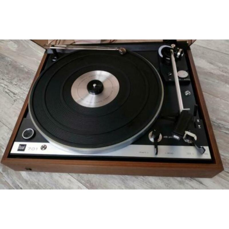 Dual CS 701 direct drive platenspeler met Shure V15III elem.