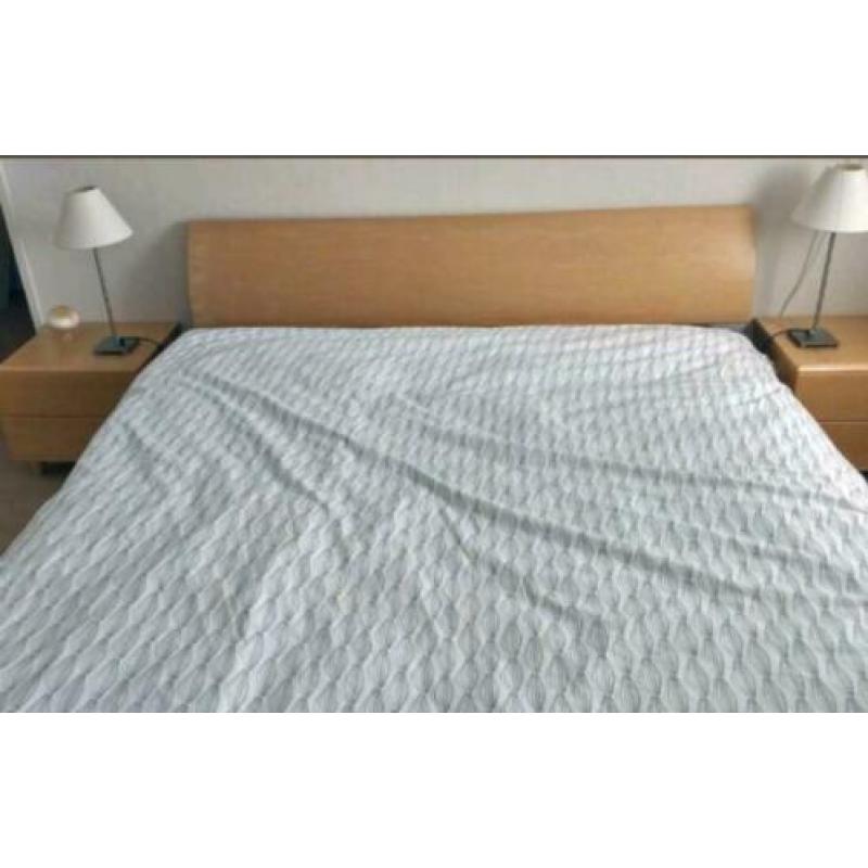 Bed en garderobekast van Hulsta
