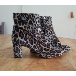 Panter / luipaard print enkellaarsjes. Maat 41