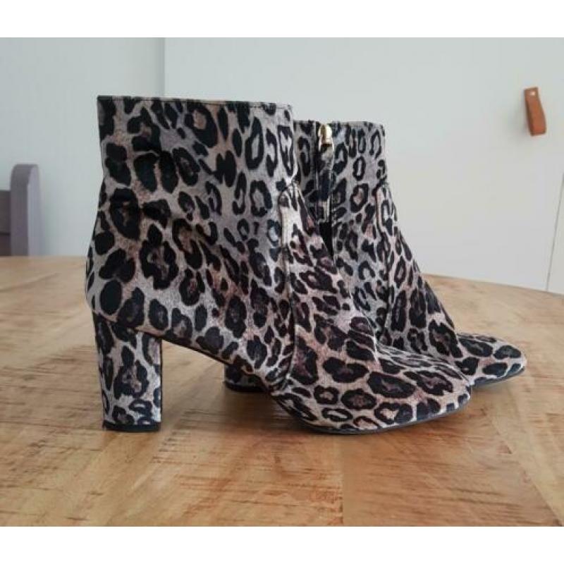 Panter / luipaard print enkellaarsjes. Maat 41