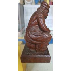 eikenhout visserman sculptuur in de stijl van tjipke visser