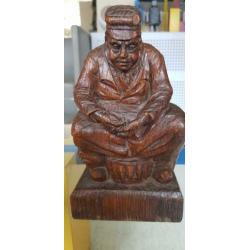 eikenhout visserman sculptuur in de stijl van tjipke visser