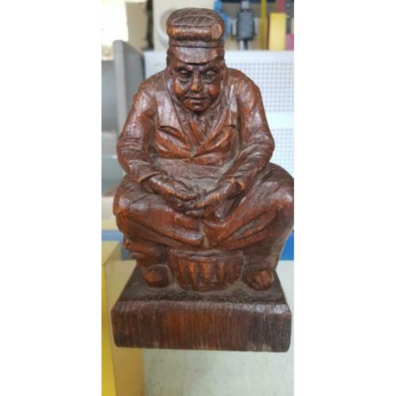 eikenhout visserman sculptuur in de stijl van tjipke visser