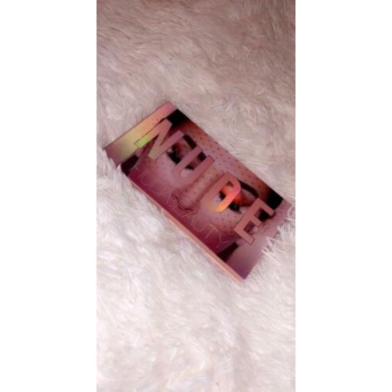 Huda beauty nude palette